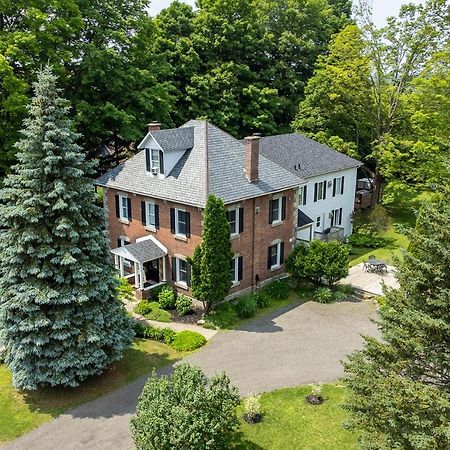 Auberge Nuits De St-Georges Bromont Exteriér fotografie