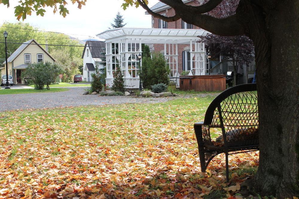 Auberge Nuits De St-Georges Bromont Exteriér fotografie